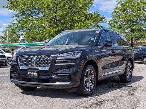 Used 2024 Lincoln Aviator AWD image 3