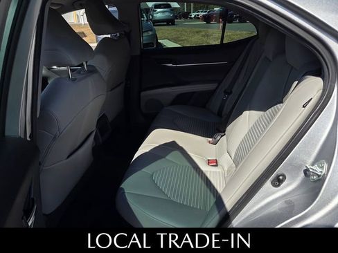Used 2021 Toyota Camry SE image 6