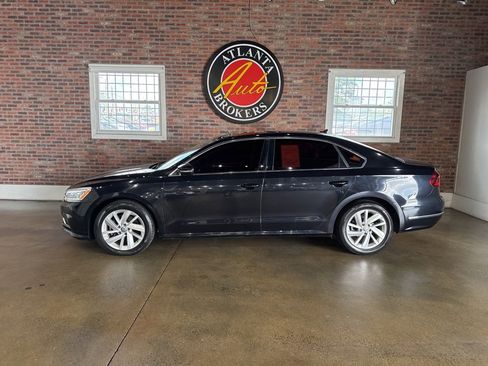 Used 2018 Volkswagen Passat 2.0T SE w/ SE Lighting Package image 14