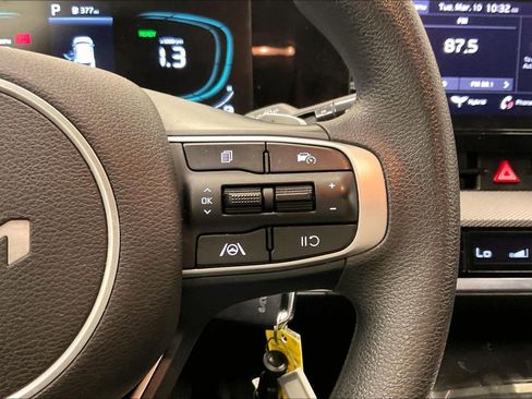 Used 2023 Kia Sportage LX image 18