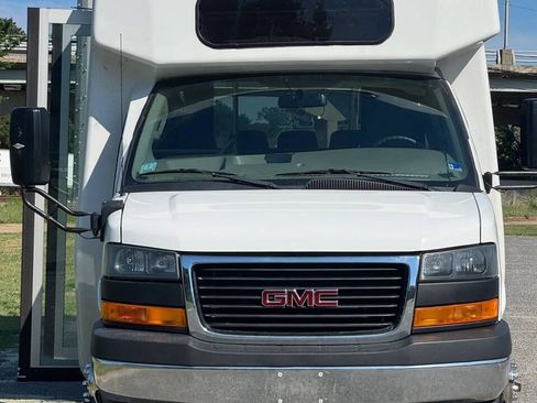 Used 2023 GMC Savana 3500 w/ Shuttle Bus Package RWD image 8