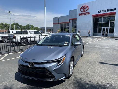 Used 2026 Toyota Corolla LE w/ LE Premium Package FWD image 1