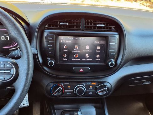 Used 2023 Kia Soul LX image 15