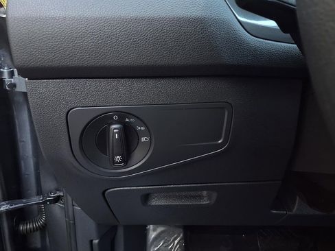 Used 2021 Volkswagen Tiguan S image 13