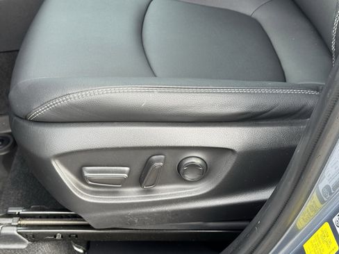 Used 2023 Toyota Corolla Cross XLE w/ Convenience Package image 27