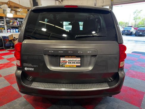 Used 2018 Dodge Grand Caravan SE w/ UConnect Hands-Free Group FWD image 6