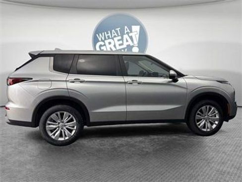 New 2026 Mitsubishi Outlander ES AWD/4WD image 2