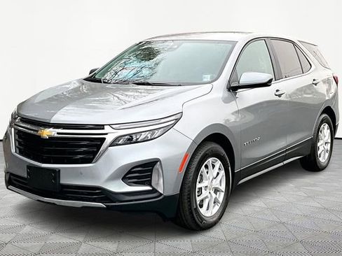 Used 2023 Chevrolet Equinox LT image 3