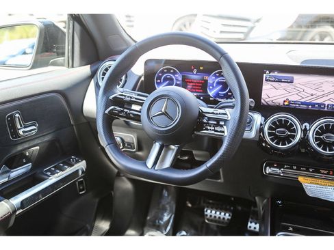 Used 2024 Mercedes-Benz EQB 300 4MATIC image 13