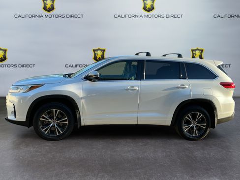 Used 2018 Toyota Highlander Plus w/ Carpet Mat Package (TMS) image 8