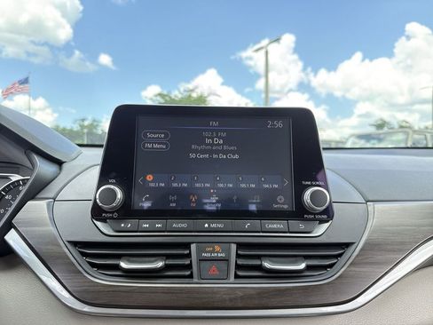 Used 2024 Nissan Altima 2.5 SV FWD image 23