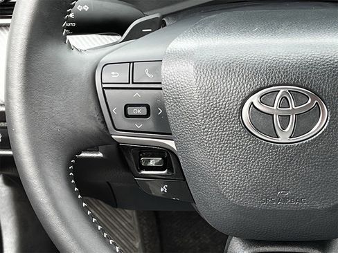 Used 2025 Toyota Camry SE w/ Convenience Package image 12