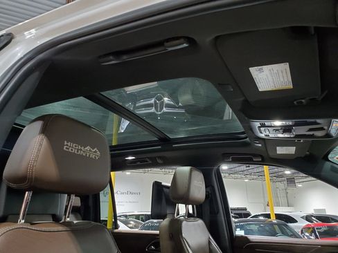 Used 2021 Chevrolet Suburban High Country w/ Premium Package RWD image 15