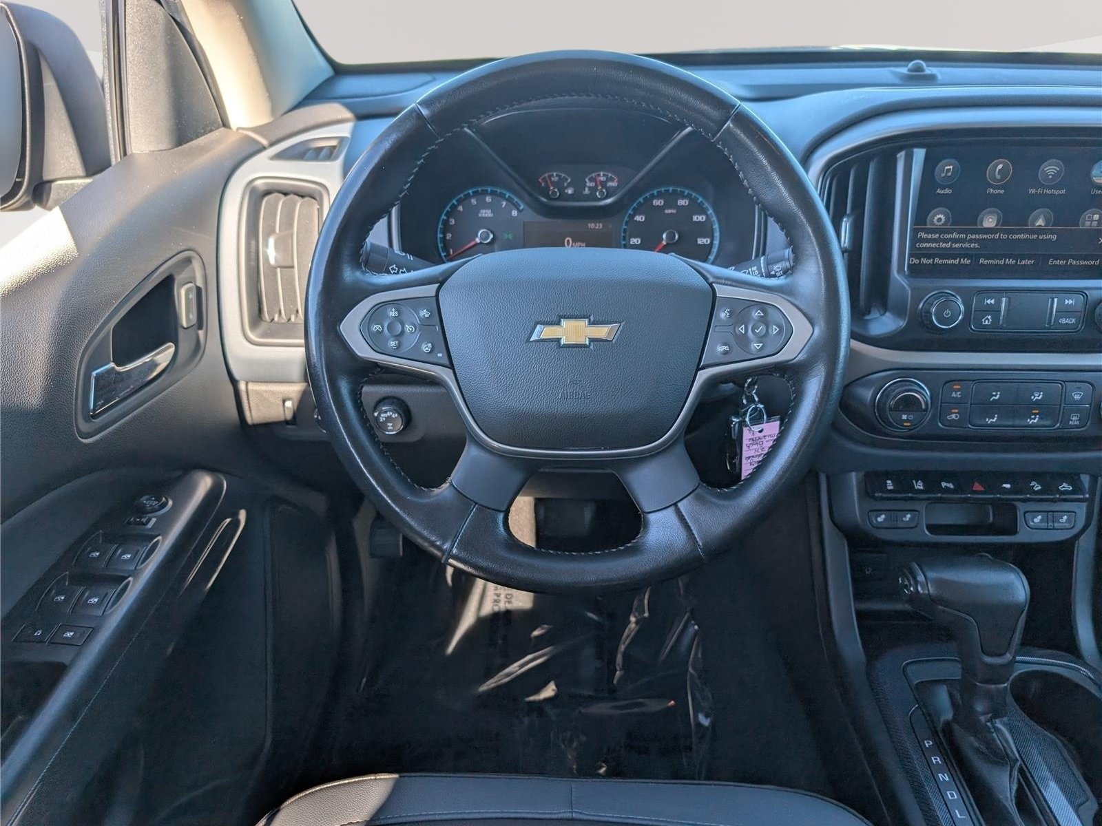 Used 2021 Chevrolet Colorado Z71 w/ Z71 Midnight Edition AWD/4WD image 17