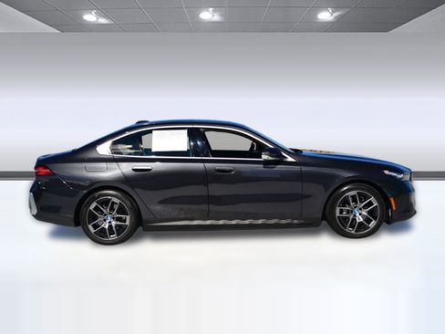 Used 2024 BMW i5 eDrive40i w/ Premium Package image 8