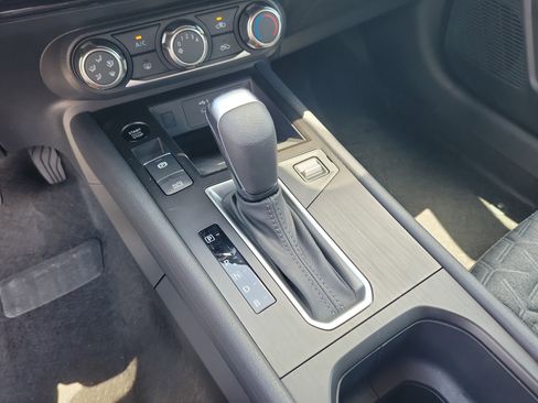 Certified 2025 Nissan Kicks SV FWD image 22