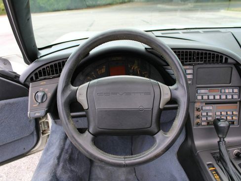 Used 1991 Chevrolet Corvette Convertible image 23