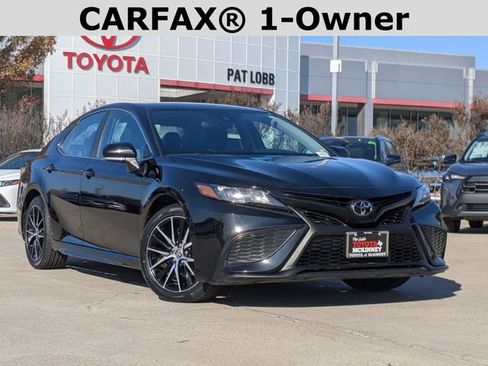 Used 2024 Toyota Camry SE image 2