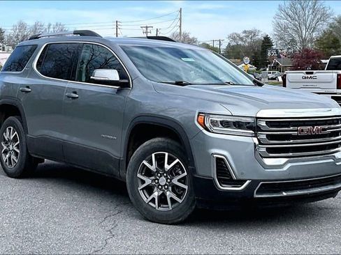 Used 2023 GMC Acadia SLE w/ Driver Convenience Package image 3