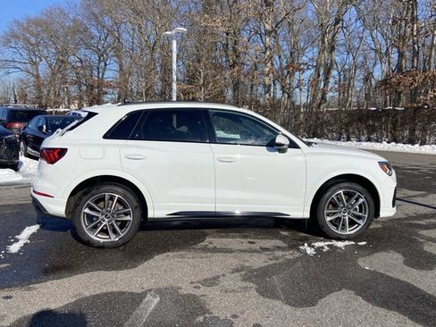 Certified 2025 Audi Q3 2.0T Premium w/ Convenience Package image 4