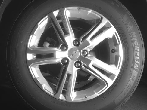 Used 2024 GMC Terrain SLE FWD image 14