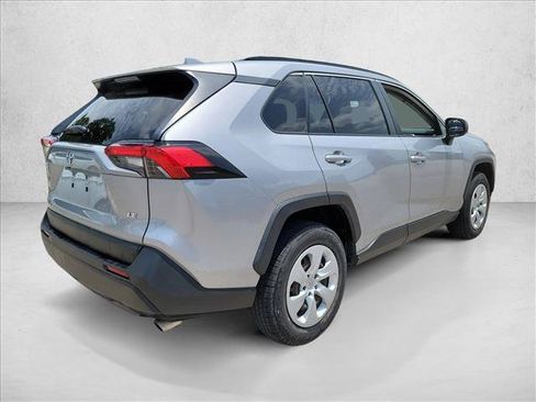 Used 2019 Toyota RAV4 LE FWD image 5
