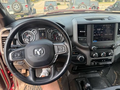 Used 2024 RAM 2500 Tradesman w/ Chrome Appearance Group AWD/4WD image 18