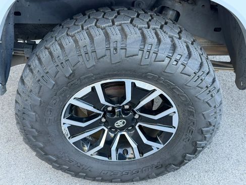 Used 2021 Toyota Tacoma TRD Sport AWD/4WD image 22