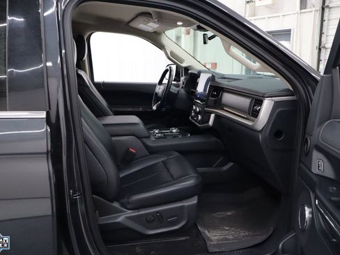 Used 2024 Ford Expedition Max XLT image 31