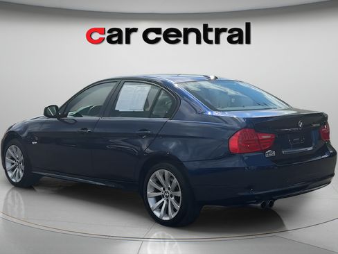 Used 2011 BMW 328i xDrive Sedan AWD/4WD image 3