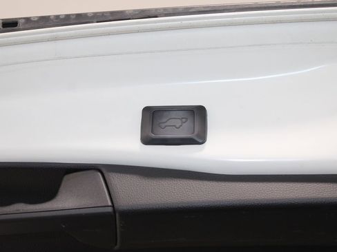 Used 2020 Toyota RAV4 Limited image 19