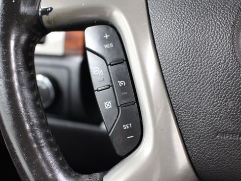 Used 2013 Chevrolet Avalanche LTZ AWD/4WD image 11