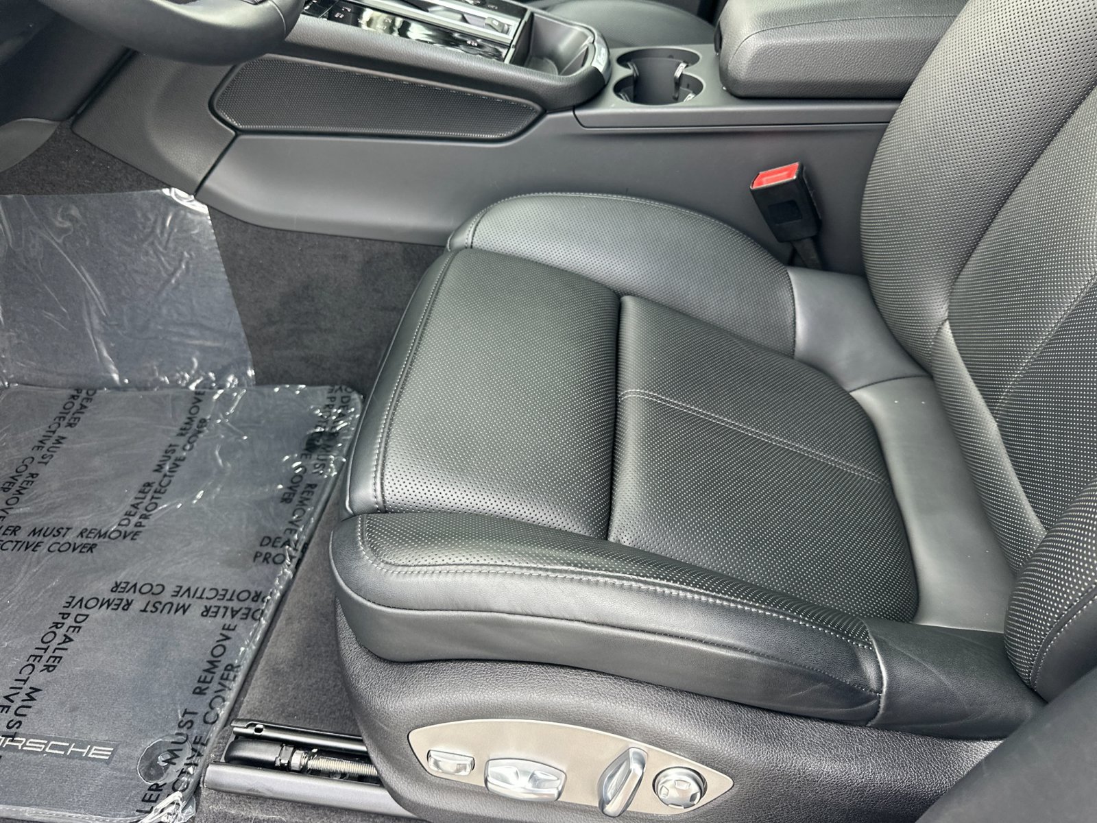 Certified 2026 Porsche Macan AWD/4WD image 14