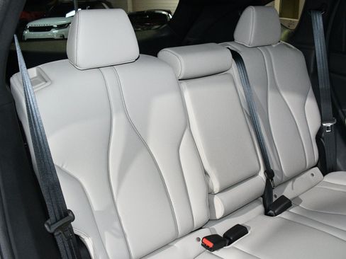 Used 2025 Acura RDX SH-AWD image 18