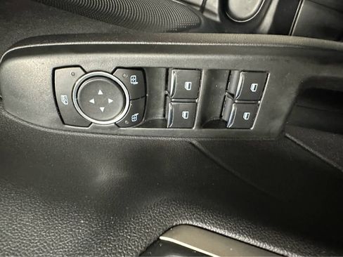 Used 2022 Ford Escape SE w/ SE Sport Appearance Package image 17