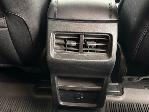 Used 2022 Ford Edge SE w/ Black Appearance Package image 19