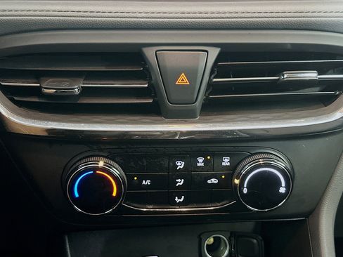 Used 2025 Buick Encore GX Preferred image 24