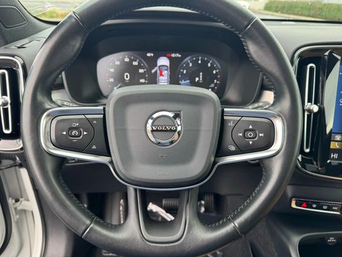 Used 2020 Volvo XC40 T5 Momentum w/ Protection Package Premier AWD/4WD image 30