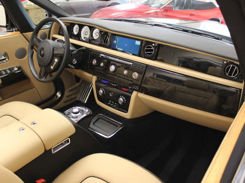Used 2014 Rolls-Royce Phantom Drophead Coupe RWD image 22