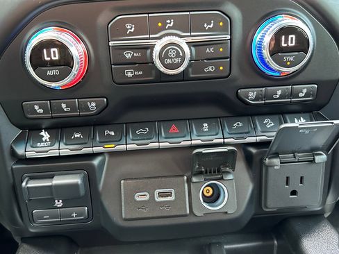 Used 2022 GMC Sierra 1500 AT4 w/ AT4 Carbonpro Edition AWD/4WD image 26