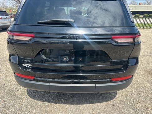 Used 2023 Jeep Grand Cherokee Altitude image 15