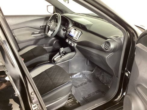 Used 2018 Nissan Kicks SV FWD image 35