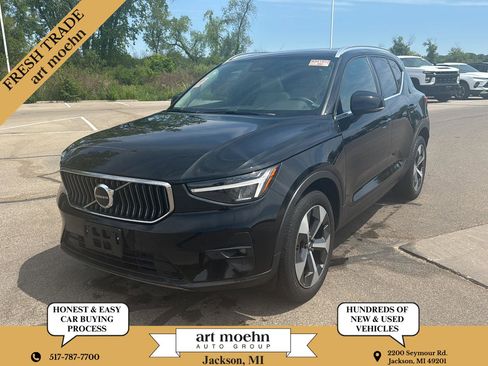 Used 2023 Volvo XC40 B5 Plus w/ Climate Package AWD/4WD image 1