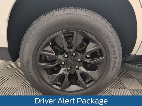 Used 2023 Chevrolet Tahoe LT w/ Luxury Package image 20