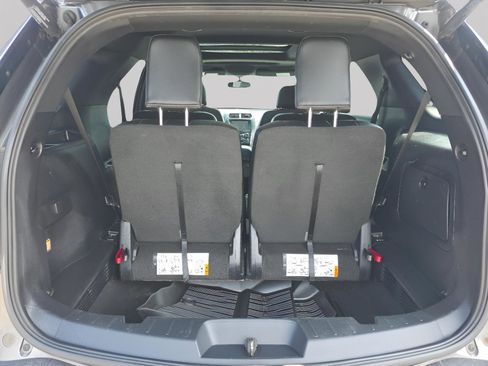 Used 2016 Ford Explorer XLT w/ Equipment Group 202A image 14