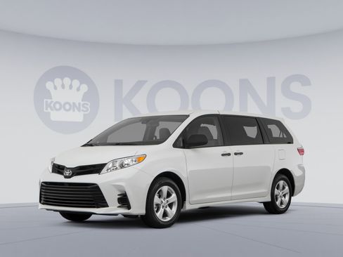 Used 2018 Toyota Sienna LE image 1