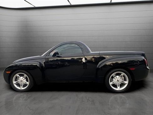 Used 2004 Chevrolet SSR w/ Preferred Equipment Group image 4