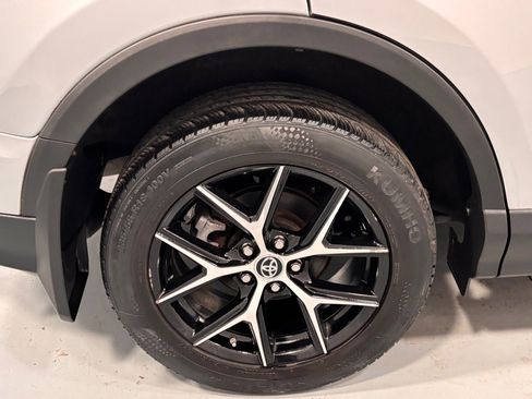 Used 2017 Toyota RAV4 SE w/ Advanced Technology Package image 32