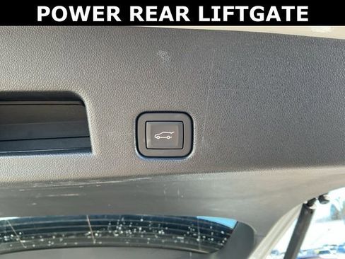 Used 2025 Chevrolet Traverse LT image 27