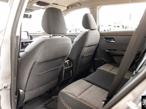 Used 2022 Nissan Rogue SV image 19